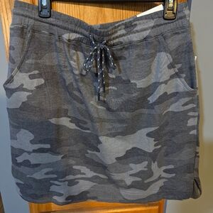 Maurices NWT camo skirt